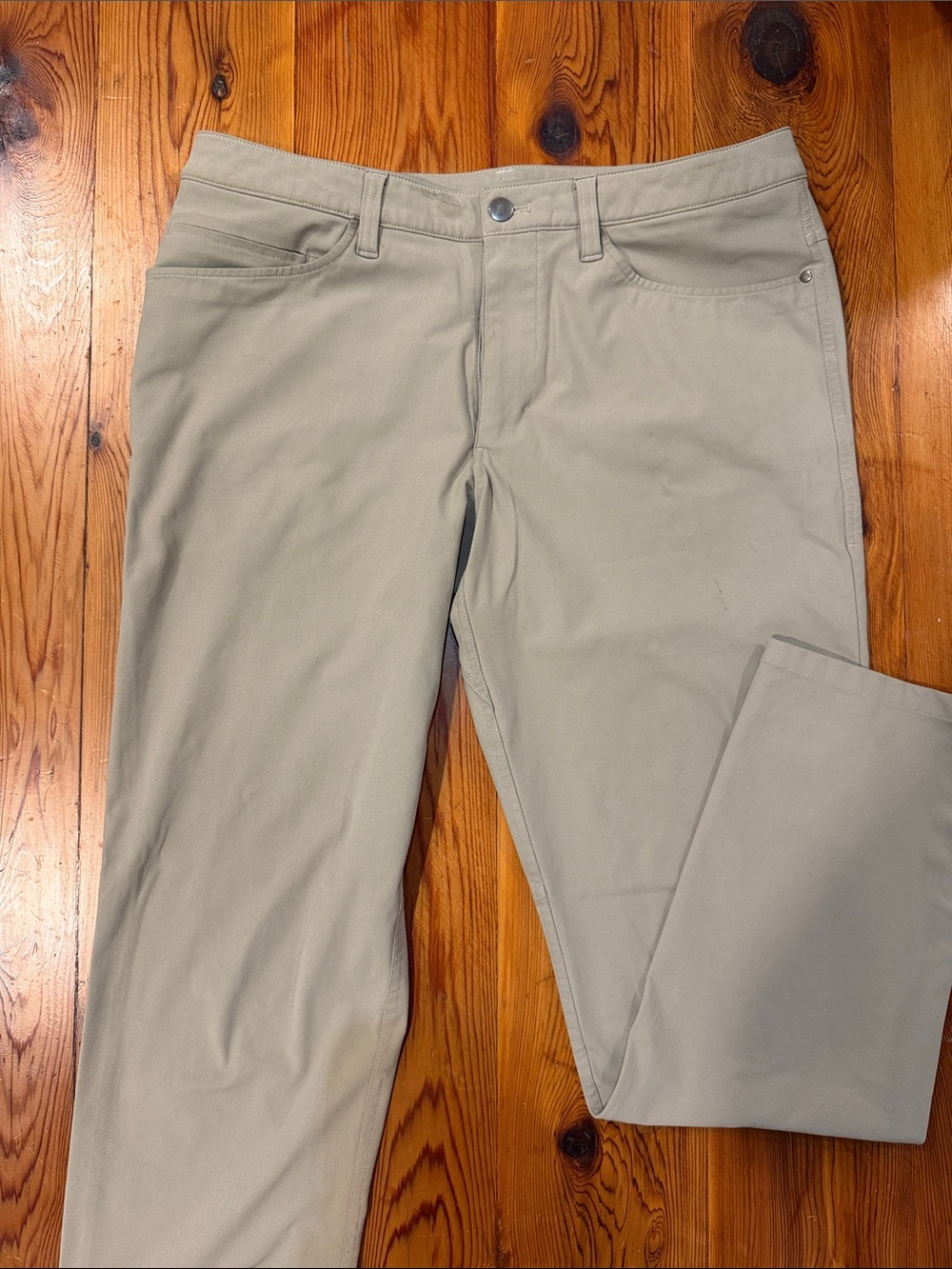 lululemon athletica Men's Chinos in Light Tan